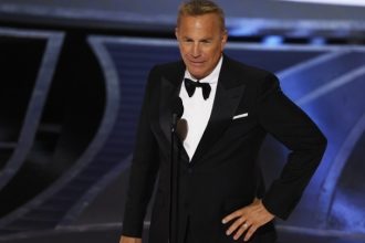 Ο Κέβιν Κόστνερ ευχαρίστησε τον Κλάιβ Ντέιβις