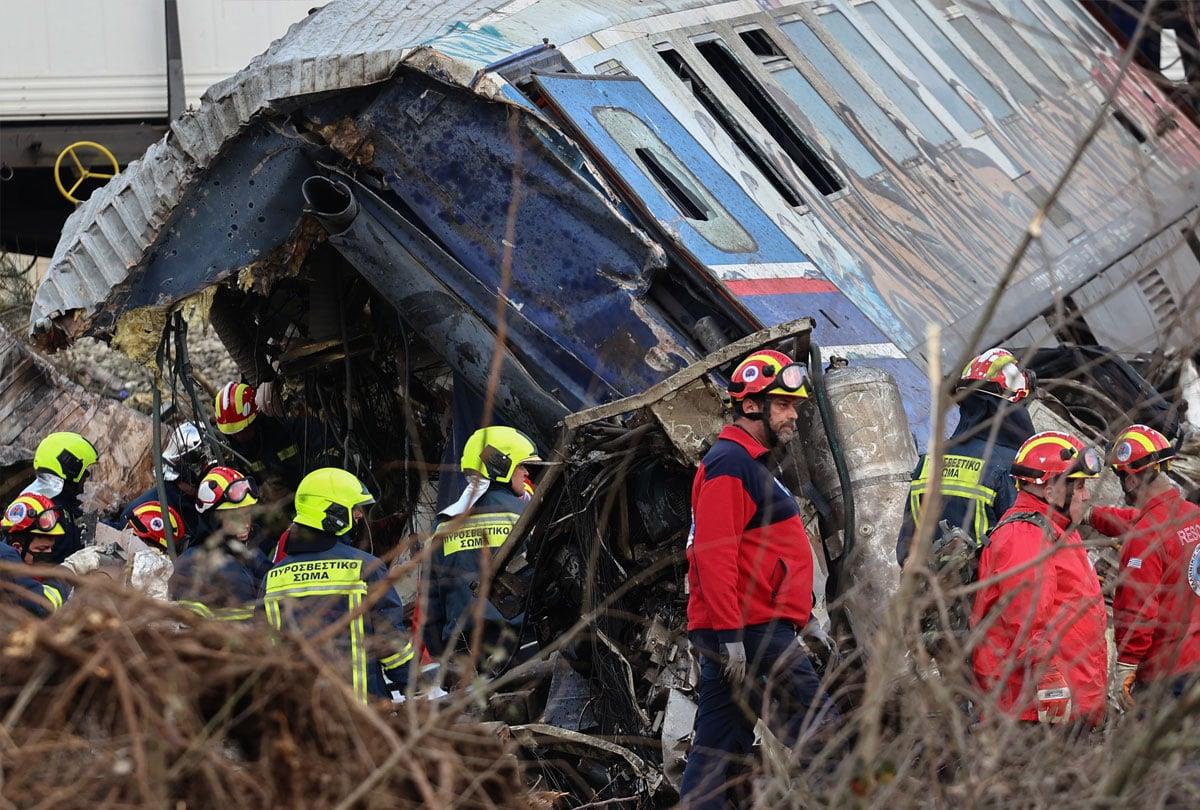 Σύγκρουση τρένων στα Τέμπη: Τα κρίσιμα ερωτήματα για τις βάρδιες στο σταθμαρχείο Λάρισας