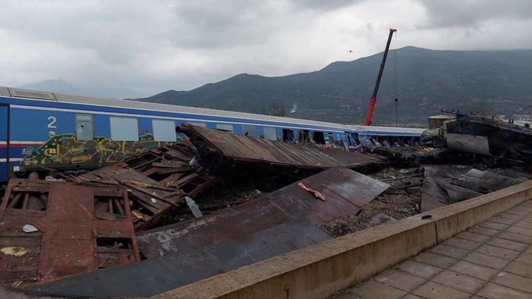 Τέμπη: Σοκάρουν οι περιγραφές διασωθέντων από το δυστύχημα - «Όταν βγήκαμε από το βαγόνι, είδαμε το χάος»