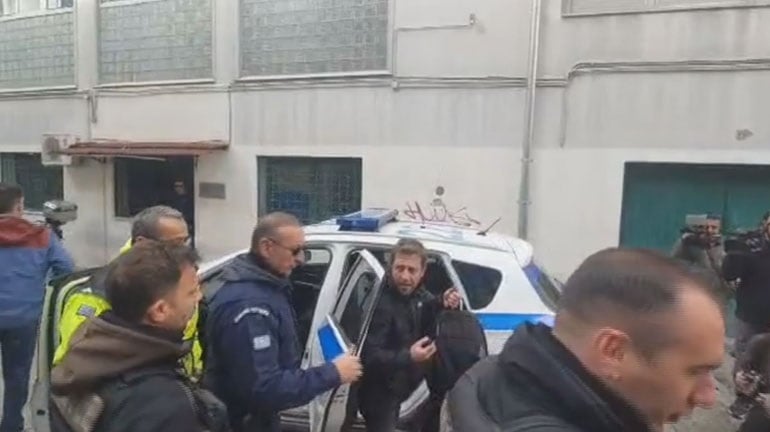 Τέμπη: Απρέπεια δικηγόρου σε βάρος δημοσιογράφων - Τους έκανε μήνυση για προσβολή νεκρού - Τέσσερις προσαγωγές