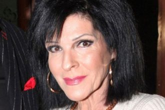 Σοφία Βόσσου για τον κρατούμενο Βασίλη Δημάκη: «Είμαι πολύ περήφανη που είναι γαμπρός μου»