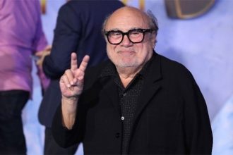 Ο Ντάνι ΝτεΒίτο επιστρέφει στο Μπρόντγουεϊ