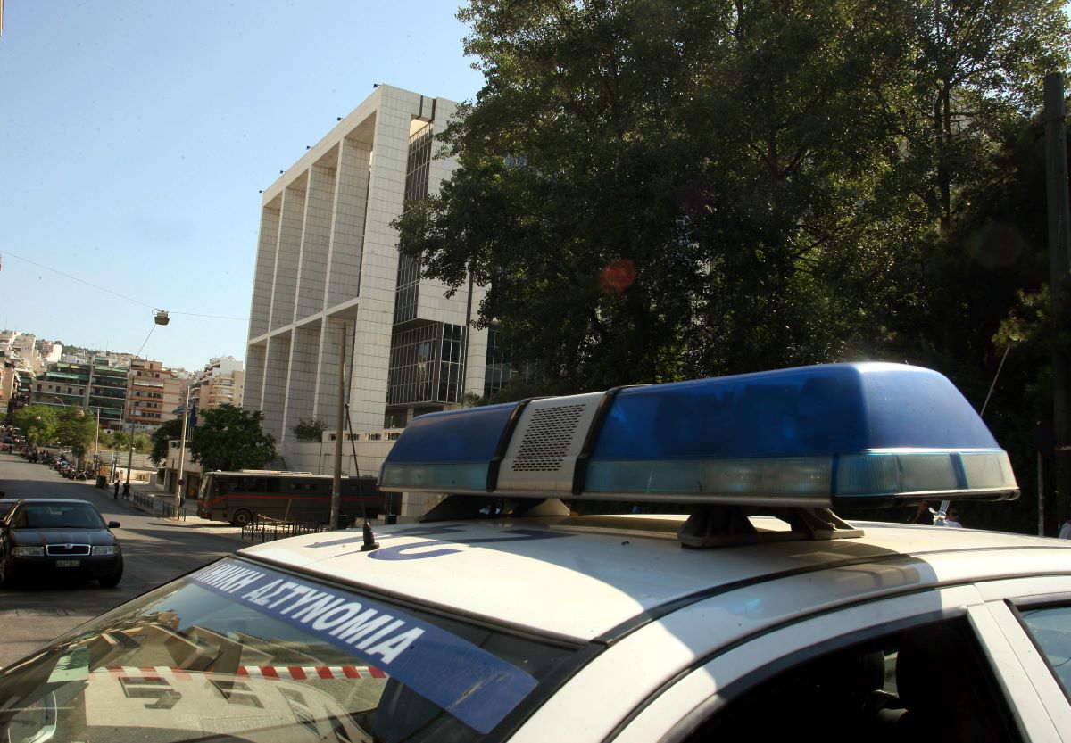 Επίθεση με μαχαίρι μπροστά στο Εφετείο Αθηνών – Τέσσερις προσαγωγές (ΒΙΝΤΕΟ)