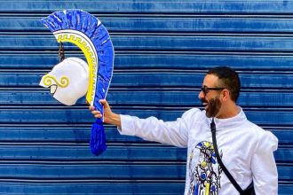 Ο γνωστός σχεδιαστής Γιάννης Λάσκος καρναβαλίστηκε στην Πάτρα!