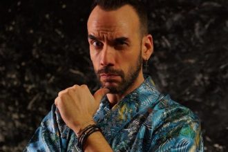 Ο Πάνος Μουζουράκης θα γίνει μπαμπάς – Έγκυος η σύντροφός του, Μαριλού Κοζάρη