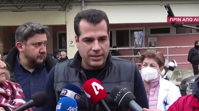 Σύγκρουση τρένων στα Τέμπη – Θάνος Πλεύρης: Είναι μια τρομακτική διαδικασία αυτή της αναγνώρισης ειδικά για τους γονείς