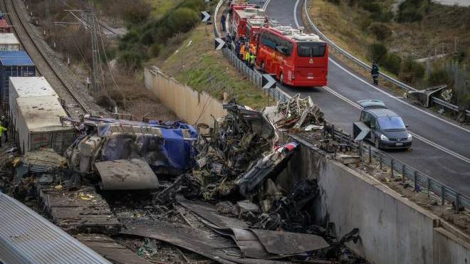 Τέμπη: Αποσωληνώθηκε ο ένας από τους τραυματίες στο «Παπαγεωργίου»