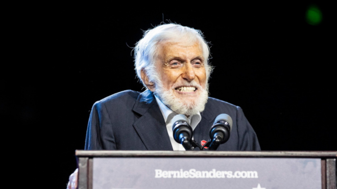 Ντικ Βαν Ντάικ: Τροχαίο για τον 97χρονο ηθοποιό - Έριξε την Lexus σε πύλη