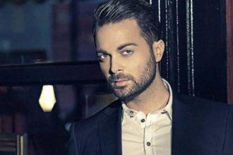 Ηλίας Βρεττός: Στο νοσοκομείο ο τραγουδιστής