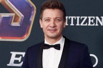 Η πρώτη δημόσια εμφάνιση του Τζέρεμι Ρένερ μετά το ατύχημα