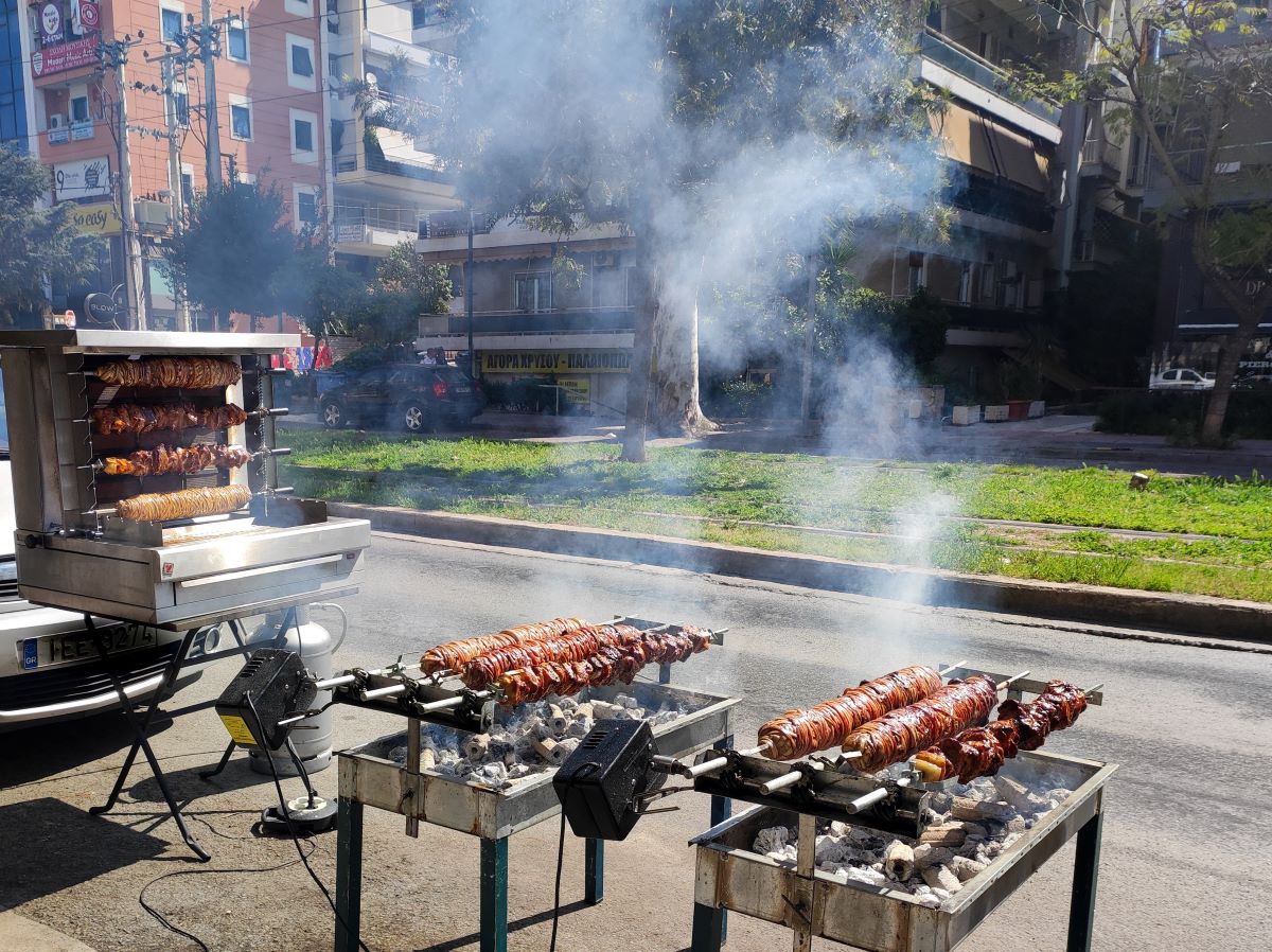 Λάρισα: Παρέμβαση ΕΦΕΤ για το μπαράζ τροφικών δηλητηριάσεων - Πως κατέληξαν 50 άτομα στα Επείγοντα