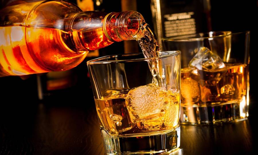 ΣΔΟΕ: Κατασχέθηκαν 10 κοντέινερ με 145.000 μπουκάλια ποτά «μπόμπες»