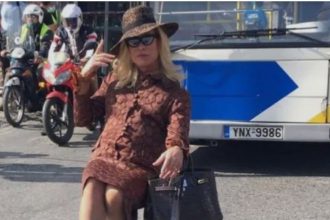 Λάκης Γαβαλάς: Μεταμορφώθηκε σε drag queen και φωτογραφήθηκε στη μέση του δρόμου