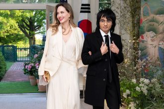 Η Αντζελίνα Τζολί με τον γιο της Μάντοξ στον Λευκό Οίκο