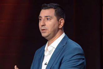 Ο επιχειρηματίας που συγκίνησε τους Dragons: «Η σύζυγός μου διαγνώστηκε με μία σπάνια μορφή καρκίνου στην εγκυμοσύνη»