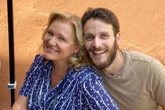 Maestro: Γιώργος Μπένος και Μαρία Καβογιάννη αγκαλιά στα γυρίσματα της 2ης σεζόν