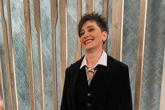 Ηρώ: Καταγγέλλει ότι ο γιος της έπεσε θύμα ξυλοδαρμού