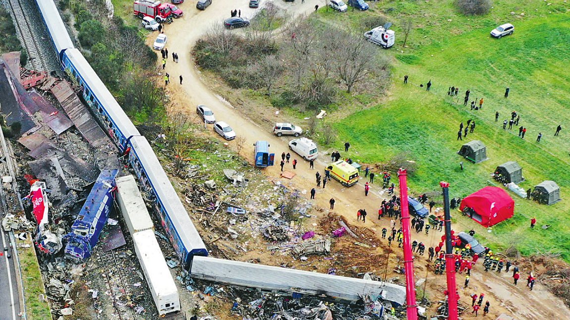 Τραγωδία στα Τέμπη: «Δεν υπήρχε επικοινωνία μεταξύ των σταθμών»
