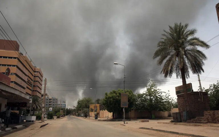 ΥΠΕΞ: Απεγκλωβίστηκαν οι πρώτοι 8 Έλληνες από το Σουδάν