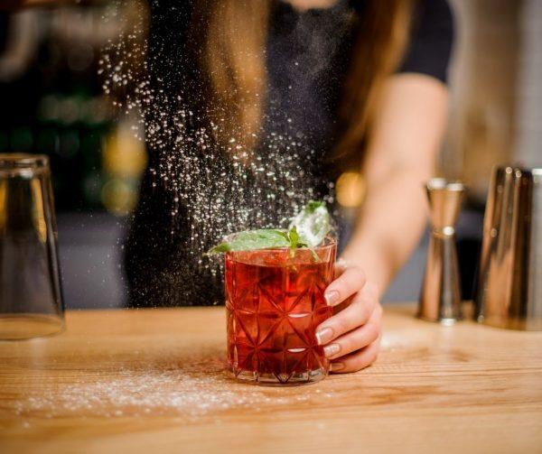 Ελληνίδα φοιτήτρια έφτιαξε «διαστημικό» κοκτέιλ!