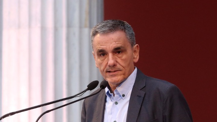 Ε. Τσακαλώτος: Υπάρχει πιθανότητα ο κ. Μητσοτάκης να είναι είτε υποκριτής είτε λαϊκιστής;