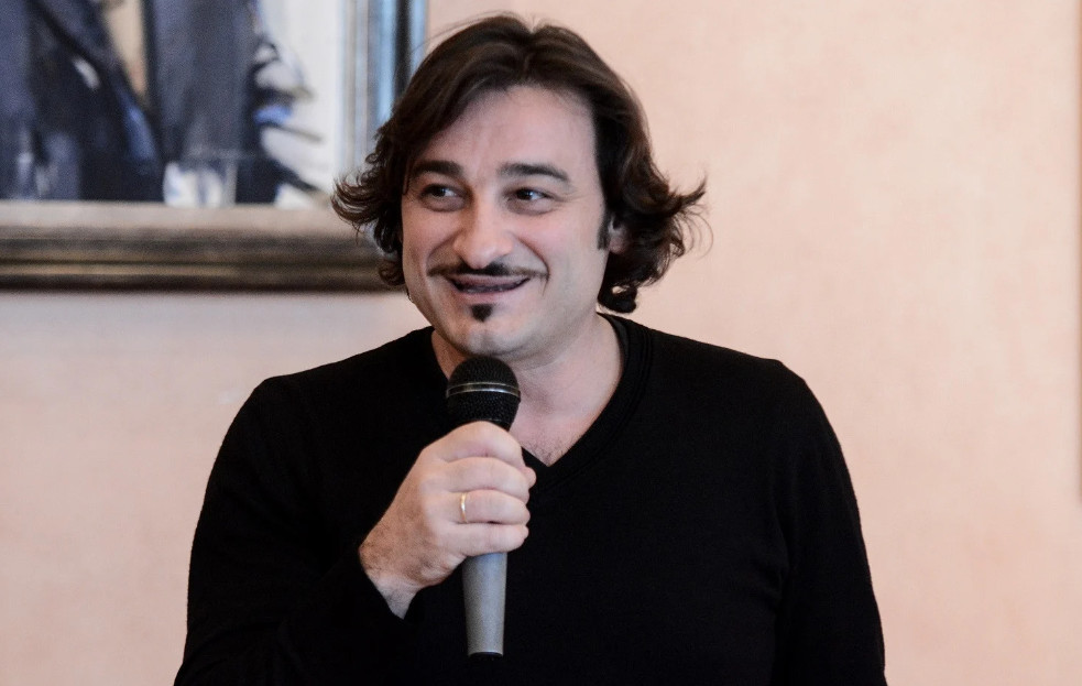 Βασίλης Χαραλαμπόπουλος: «Δεν ξέρω τι γίνεται στον έξω κόσμο»