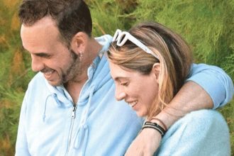 Πάνος Μουζουράκης – Μαριλού Κόζαρη: Πάνω από 300 καλεσμένους και 6 κουμπάρους θα έχει ο γάμος τους