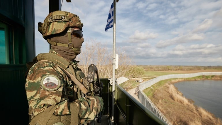 Έβρος: Σε διαθεσιμότητα οι πέντε συνοριοφύλακες που διακινούσαν μετανάστες