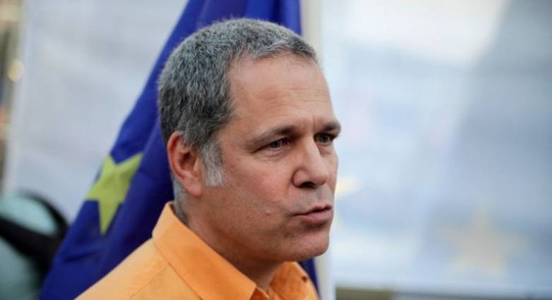 Το κόμμα του Τζήμερου αποσύρεται από τις εκλογές