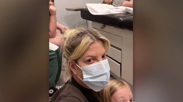 Τόρι Σπέλινγκ: Άρρωστη η οικογένειά της λόγω… ακραίας μούχλας