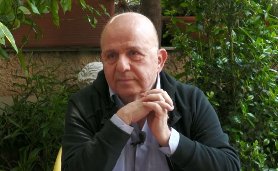 Νίκος Μουρατίδης: «Δεν γίνεται ο Σάκης Ρουβάς στα 50 του να πηδάει σαν το κατσίκι τραγουδώντας ανάλαφρη ποπ»