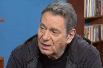 Άγγελος Διονυσίου: Ευτυχώς ο Στράτος δεν έζησε να την δει να πεθαίνει