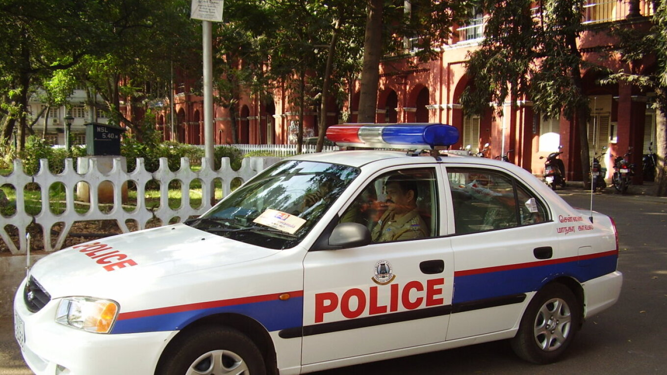 Οργή στην Ινδία: Δολοφόνησε τη φίλη του στον δρόμο και το πλήθος παρακολουθούσε με απάθεια!