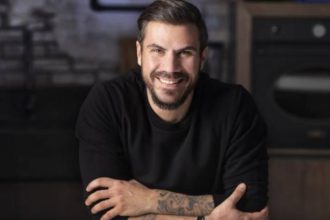 Άκης Πετρετζίκης: Κλείνει τα εστιατόρια Kitchen Lab - Υπό εκκαθάριση η εταιρεία