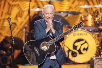 Πολ Σάιμον: «Εντελώς ξαφνικά έχασα το μεγαλύτερο μέρος της ακοής στο αριστερό μου αυτί»