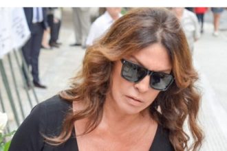 Βάνα Μπάρμπα: «Δεν μπορώ να διαχειριστώ την απώλεια της αδελφής μου, απλώς μαθαίνω να ζω με αυτήν»