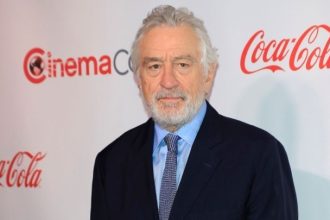 Ρόμπερτ Ντε Νίρο: Έδειξε για πρώτη φορά τη νεογέννητη κόρης του