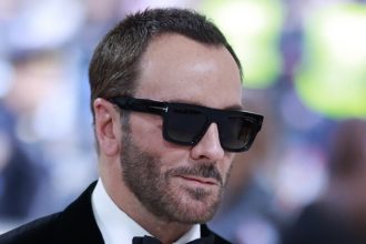 Ο Τομ Φορντ θα σκηνοθετήσει μαύρη κωμωδία