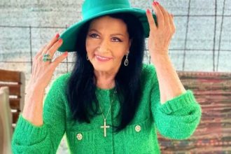 Ζωζώ Σαπουντζάκη: Η «βασίλισσα της Νύχτας» έγινε 90 ετών – Η πολυτάραχη ζωή και η μεγάλη καριέρα