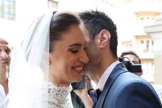 Η Άννα Πρέλεβιτς αποκάλυψε ότι έβαλε σκόρδο μέσα στο νυφικό της για να γλιτώσει «το κακό μάτι»