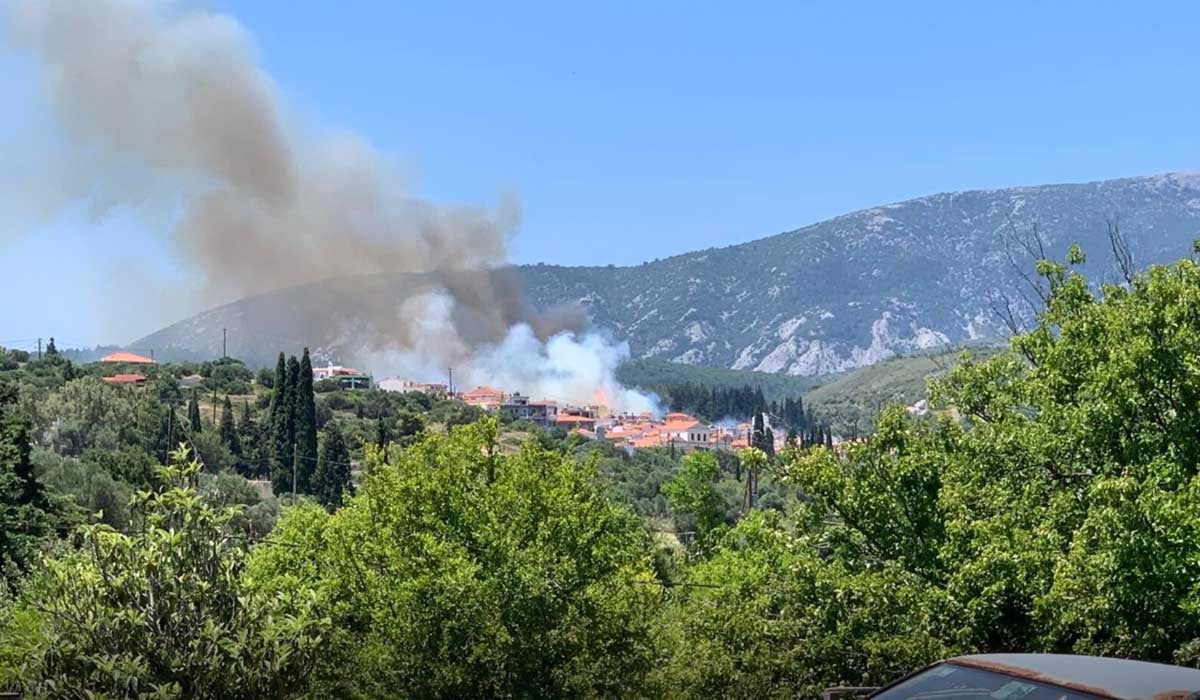 Φωτιά στη Σάμο – Επιχειρούν 5 εναέρια μέσα (ΒΙΝΤΕΟ)