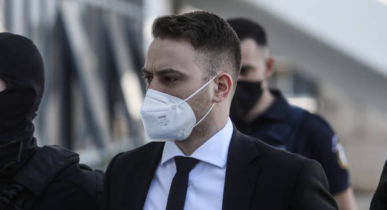 Ο Μπάμπης Αναγνωστόπουλος παραιτήθηκε από τη δίκη του και δεν θα δώσει Πανελλήνιες