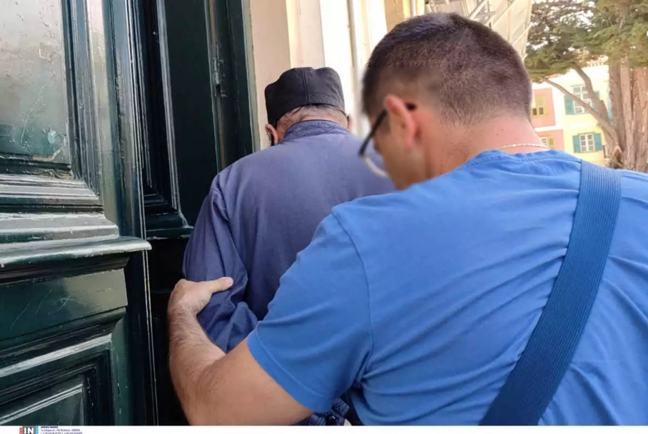 «Αν πείραζε το παιδί μου, τώρα θα δικαζόμουν εγώ» - Ξεσπάει για τον Αρχιμανδρίτη η μητέρα του 12χρονου