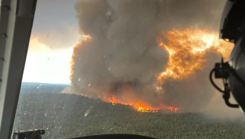 Καναδάς: Ο πύρινος εφιάλτης εξαπλώνεται στο Κεμπέκ – Χιλιάδες εγκαταλείπουν τα σπίτια τους