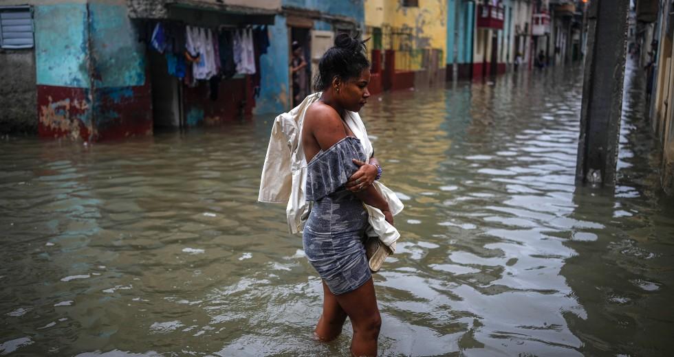 Τρεις νεκροί και χιλιάδες εκτοπισμένοι στην Κούβα που πλήττεται από ισχυρές βροχές