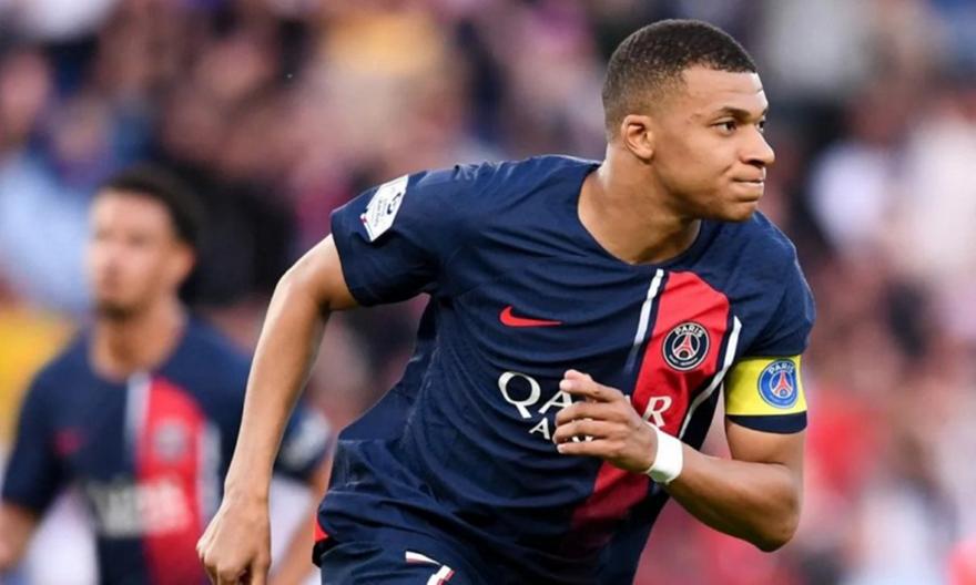 Διαψεύδει τις φήμες για Ρεάλ ο Εμπαπέ: «Την επόμενη σεζόν θα συνεχίσω στην Παρί»