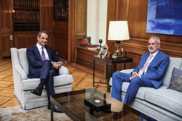 Ο Κ. Μητσοτάκης παρέλαβε την σκυτάλη της διακυβέρνησης από τον Ιωάννη Σαρμά