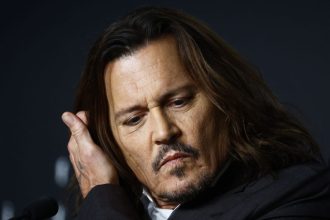 Η κόρη του Τζόνι Ντεπ σε «πορνό βασανιστηρίων» - Αντιδράσεις για τη σειρά με τη Λίλι Ρόουζ