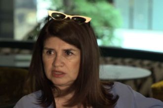 Άννα Κουρή: «Δεν θα ήθελα να υπάρχει η ταύτισή μου με τον ρόλο της “Βάνας Δάγκα” από τη σειρά “Μεν και Δεν”»