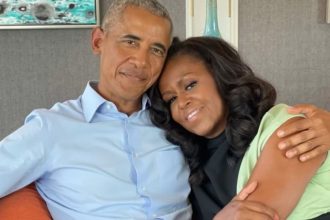 Ομπάμα: Στα γαλαζοπράσινα νερά της Αντίπαρου και εκλεκτή ψαροφαγία στη Νάουσα